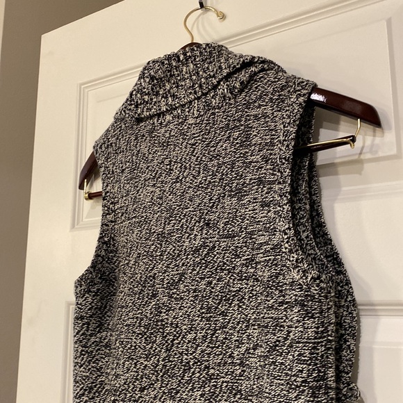 Chaps👚Sweater Vest -BLACK/WHITE print-Sleeveless👚 SIZE:P S /SMALL👚worn twice - Picture 7 of 7